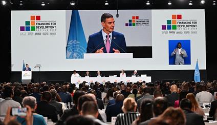 El presidente del Gobierno inaugura en Sevilla la mayor cumbre internacional celebrada en España