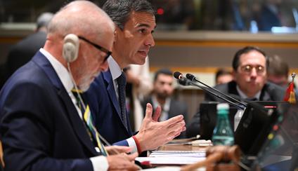Pedro Sánchez calls for active work to defend democracy