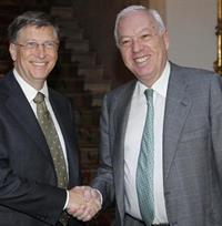 22/02/2012. El ministro García-Margallo junto a Bill Gates durante su encuentro en Madrid. Foto Maec