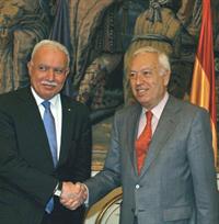 22/03/2012. El ministro García-Margallo junto a su homólogo palestino, Riyad Al-Malki, durante su encuentro en Madrid. Foto Maec