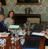 El ministro García-Margallo en la reunión con el ministro de Industria de Kazajstán, Asset Issekeshev.Foto Maec