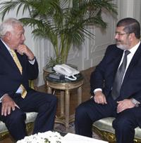 José Manuel García-Margallo durante su reunión con el presidente egipcio, Mohamed Morsi, en El Cairo. Foto EFE