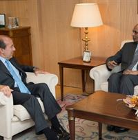 El secretario de Estado de Asuntos Exteriores, Gonzalo de Benito, recibe al secretario General de Comercio de la India, Sr. Rao