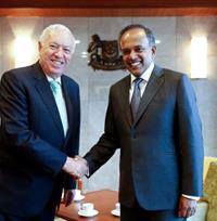 El ministro García-Margallo con su homólogo, K. Shanmugam, en Singapur. Foto EFE 