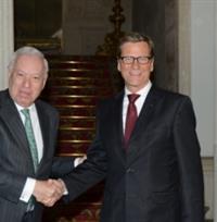 García-Margallo saluda a su homólogo alemán. Foto Maec