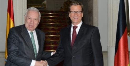 García-Margallo saluda a su homólogo alemán. Foto Maec