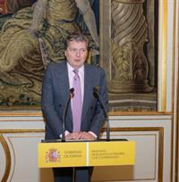El Secretario de Estado para la Unión Europea, con los participantes en el Foro European Global Strategy. Foto Maec