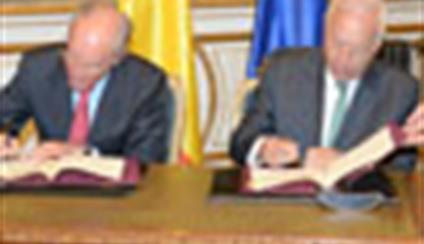 El ministro firma la novación del contrato entre Adif y Casa Mediterráneo