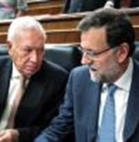 El ministro García-Margallo junto al presidente del Gobierno en el Congreso de los Diputados. Foto EFE