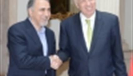 El ministro García-Margallo saluda al vicepresidente iraní Nayafi. Foto Maec