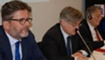 El secretario de estado de Asuntos Exteriores clausura el seminario sobre los países neutrales y el holocausto