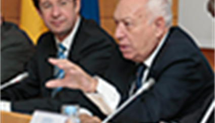 García-Margallo clausura el ciclo de conferencias “El Camino de la Democracia: de 1975 a 2015”