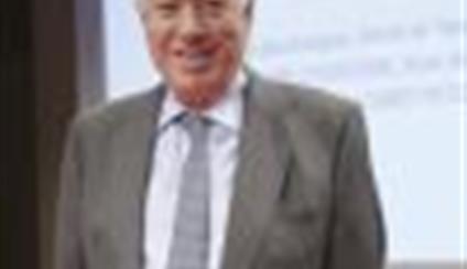 García-Margallo presenta el número de "La Vanguardia Dossier" dedicado a la Ciberguerra y la Ciberseguridad