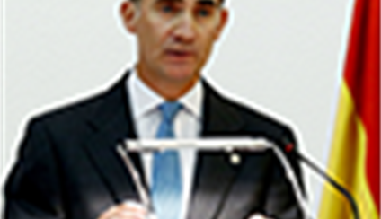 Su Majestad el Rey entrega despachos a doce nuevos diplomáticos