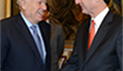 El ministro recibe a una delegación del Comité Judío Americano