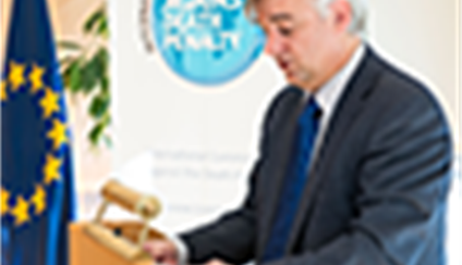 Ceremonia oficial de la firma del Acta de constitución de la Comisión Internacional contra la Pena de Muerte