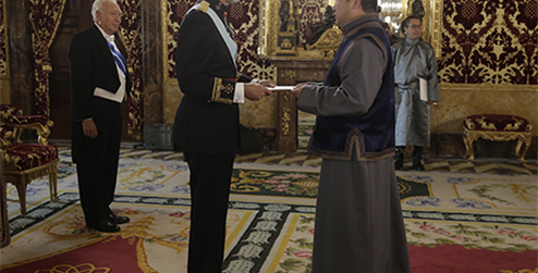Su Majestad el Rey recibe las cartas credenciales de nuevos embajadores