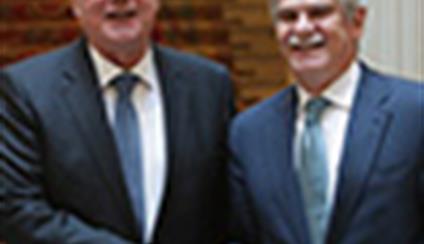 El ministro recibe al comisario europeo de Cooperación Internacional y Desarrollo