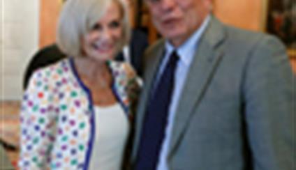 Josep Borrell recibe a la presidenta de la Fundación Anna Lindh