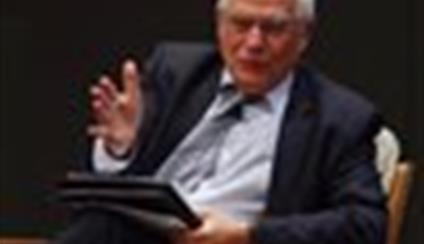 El ministro apuesta por una mayor presencia de la Unión Europea en la vida real