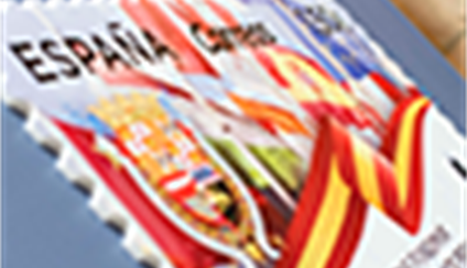 El ministro y el presidente de Correos presentan el sello conmemorativo de la Carrera Diplomática española