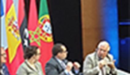 El ministro participa en la “Cumbre de las dos Orillas”