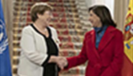 Margarita Robles recibe a Michelle Bachelet 