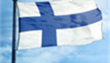 La ministra conversa con su homólogo de Finlandia