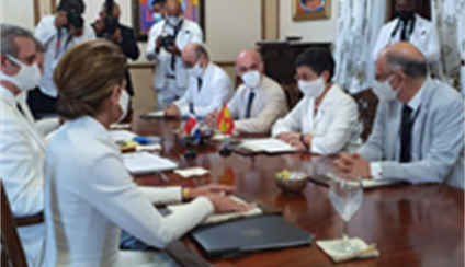 La ministra asiste a la toma de posesión del nuevo presidente de la República Dominicana