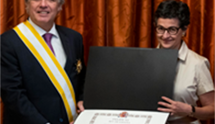 Arancha González Laya entrega la Gran Cruz de Isabel la Católica a su homólogo uruguayo 