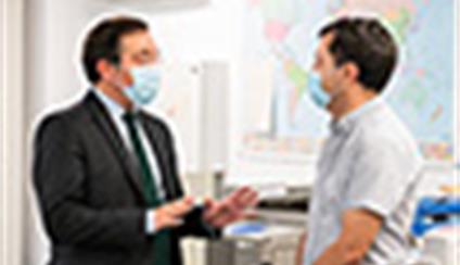 El ministro ha saludado al personal del Ministerio 