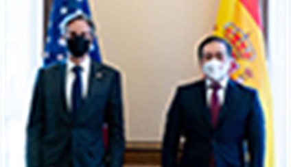 Albares condensa tres días de intensa actividad diplomática en París