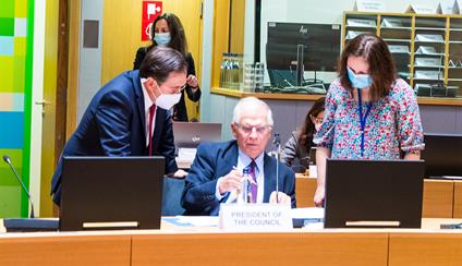 El ministro Albares acude al último Consejo de Asuntos Exteriores de la UE de 2021