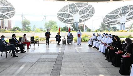 Albares acompaña al presidente Sánchez en su viaje a Abu Dhabi