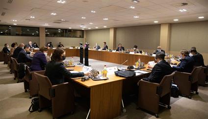 Los ministros de Asuntos Exteriores de la UE han mantenido un encuentro en la capital francesa para abordar la crisis en Ucrania