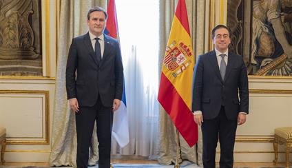  El ministro Albares se reúne con su homólogo de Serbia