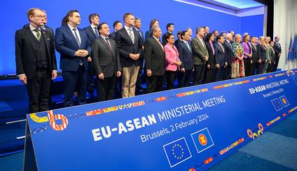 El ministro Albares desarrolla una extensa agenda de reuniones