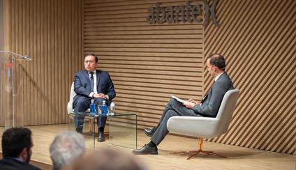 El ministro Albares presenta el nuevo número de “Política Exterior”