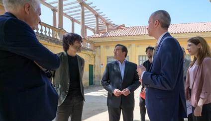 Albares visita los espacios que albergarán la nueva Casa Asia en Barcelona