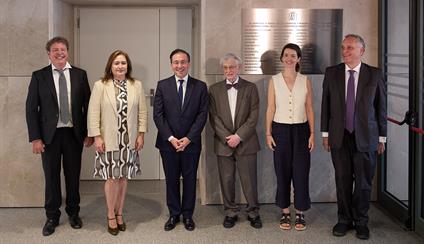 Albares homenajea a los diplomáticos leales a la democracia frente al franquismo