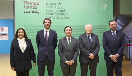El ministro Albares inaugura una muestra en Casa Árabe que celebra 20 años de amistad entre España y el mundo árabe