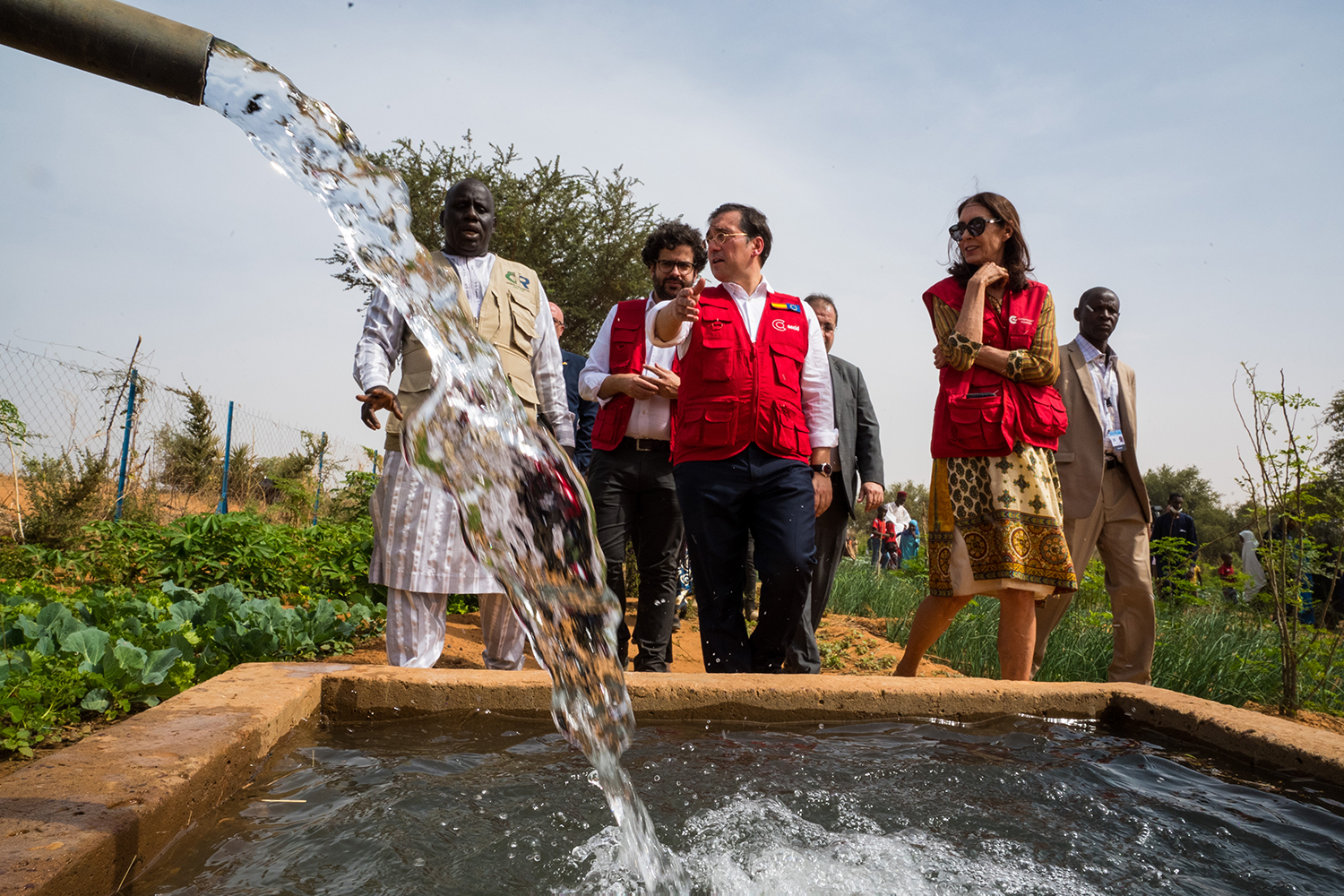 Projet de la coopération espagnole dans le potager périurbain du village de Ganguel (Niger), lors de la visite du ministre des Affaires étrangères, de l'Union européenne et de la Coopération, en janvier 2023. Photo : Javier Hernández (Nolsom) / MAUEC